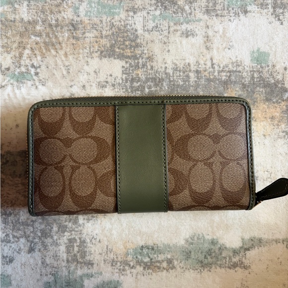 Coach Signature Brown and Green Zip Wallet - Picture 2 of 3